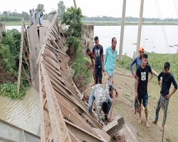 জগন্নাথপুরে ট্রাকসহ ভেঙে যাওয়া সেই বেইলি সেতুর মেরামত কাজ শুরু